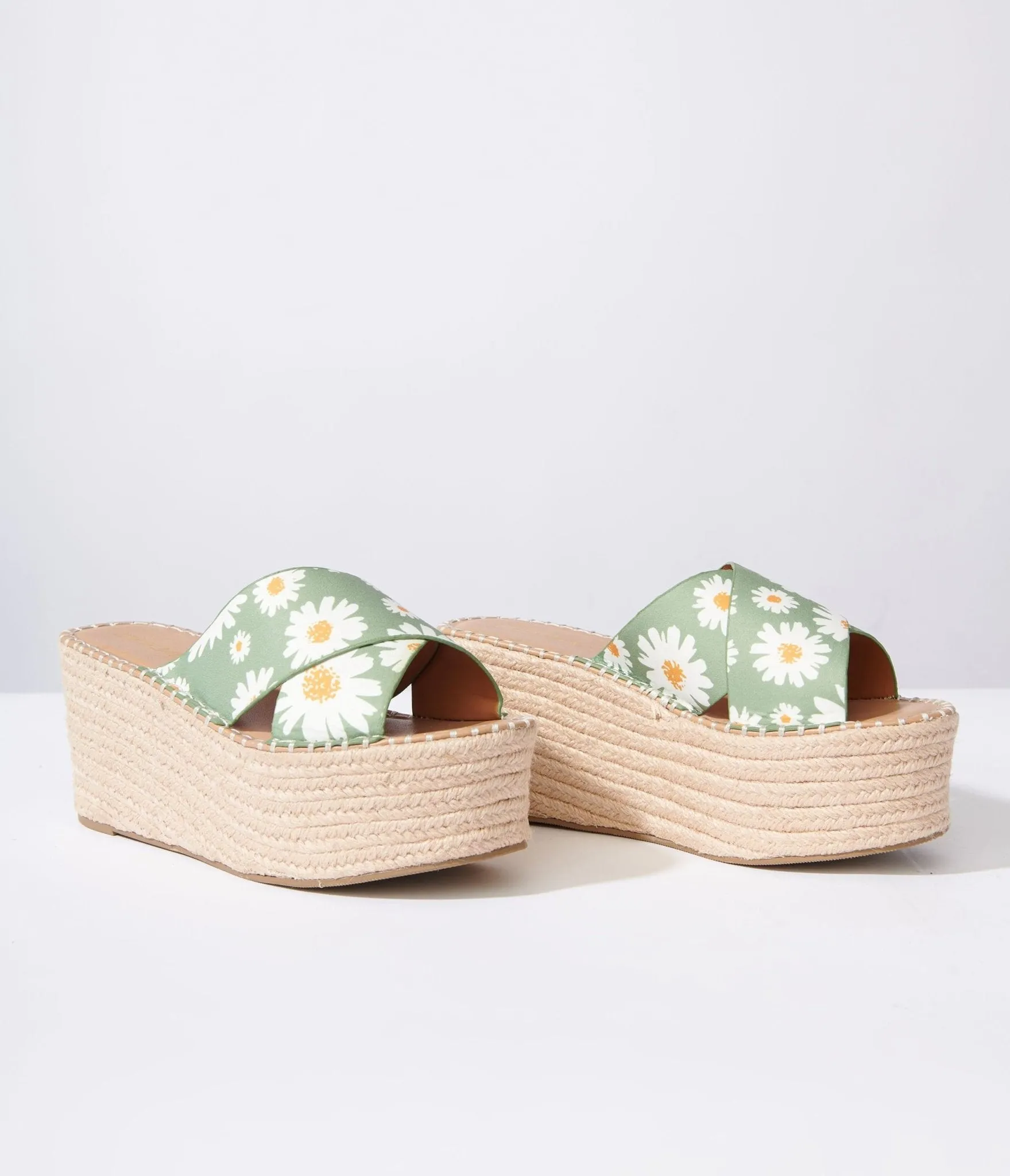 1970s Sage Daisy Platform Woven Sandals