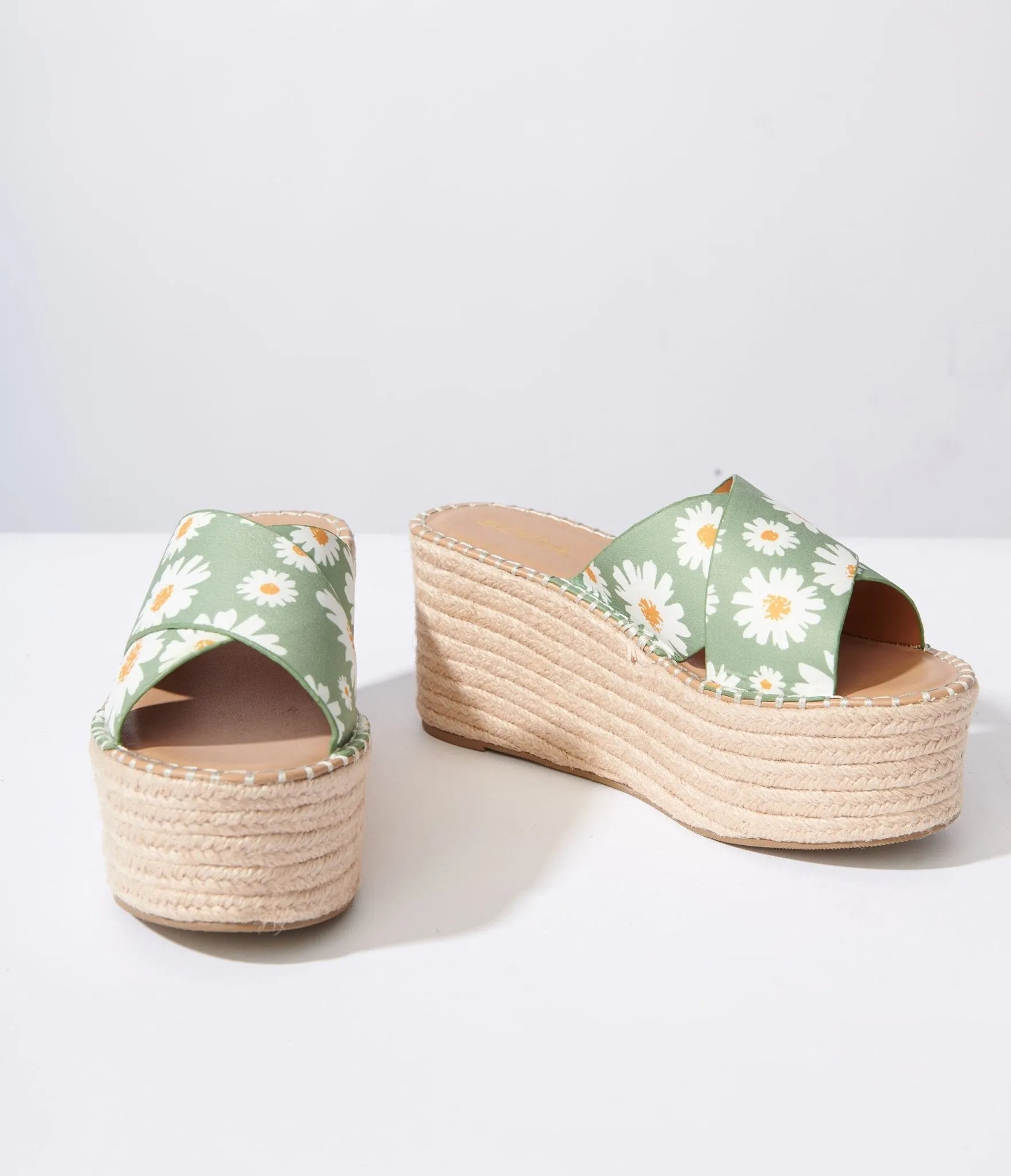 1970s Sage Daisy Platform Woven Sandals