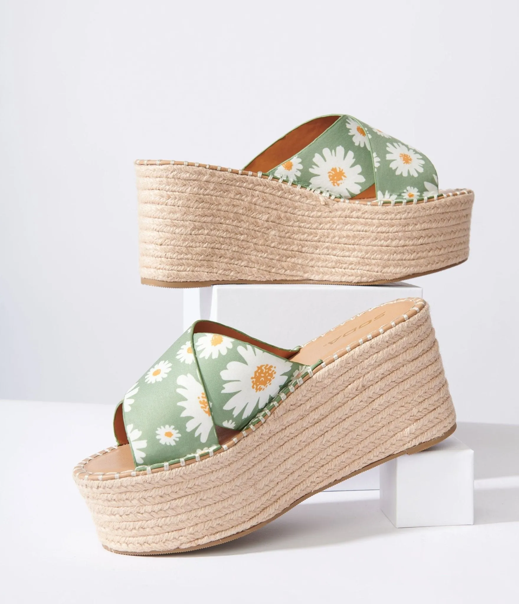 1970s Sage Daisy Platform Woven Sandals