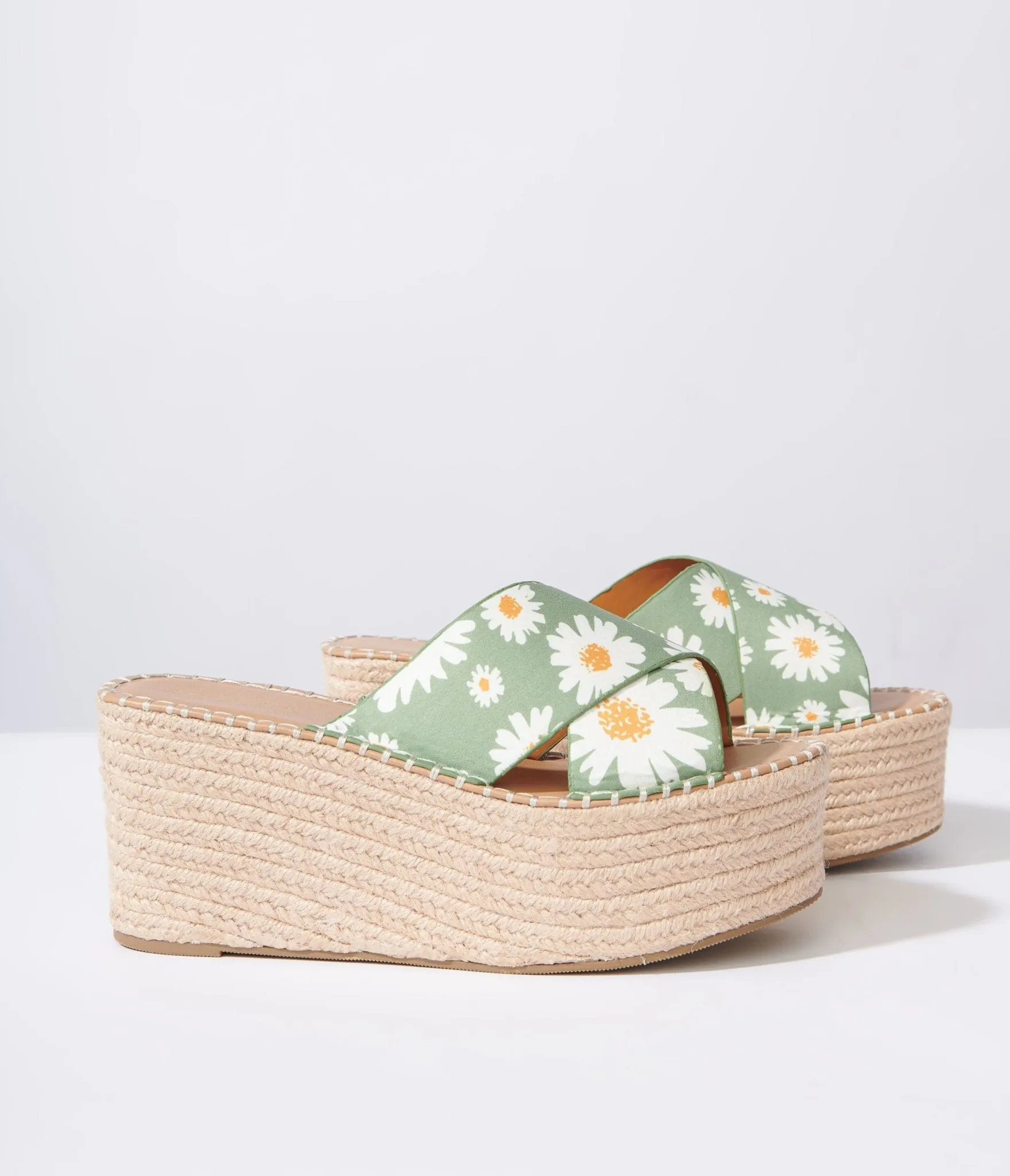 1970s Sage Daisy Platform Woven Sandals