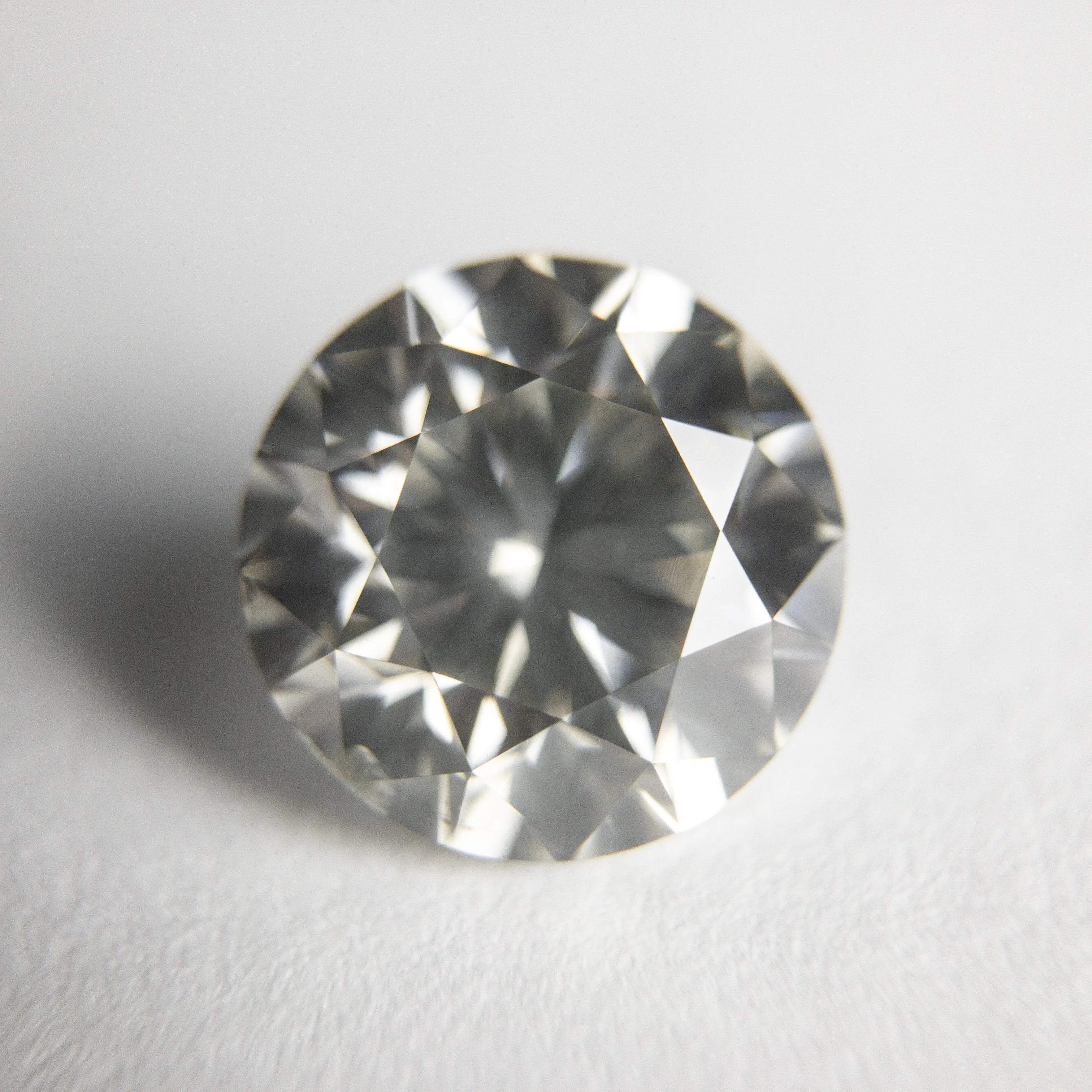 3.04ct 9.00x8.97x5.76mm SI1 Grey Round Brilliant 18384-01